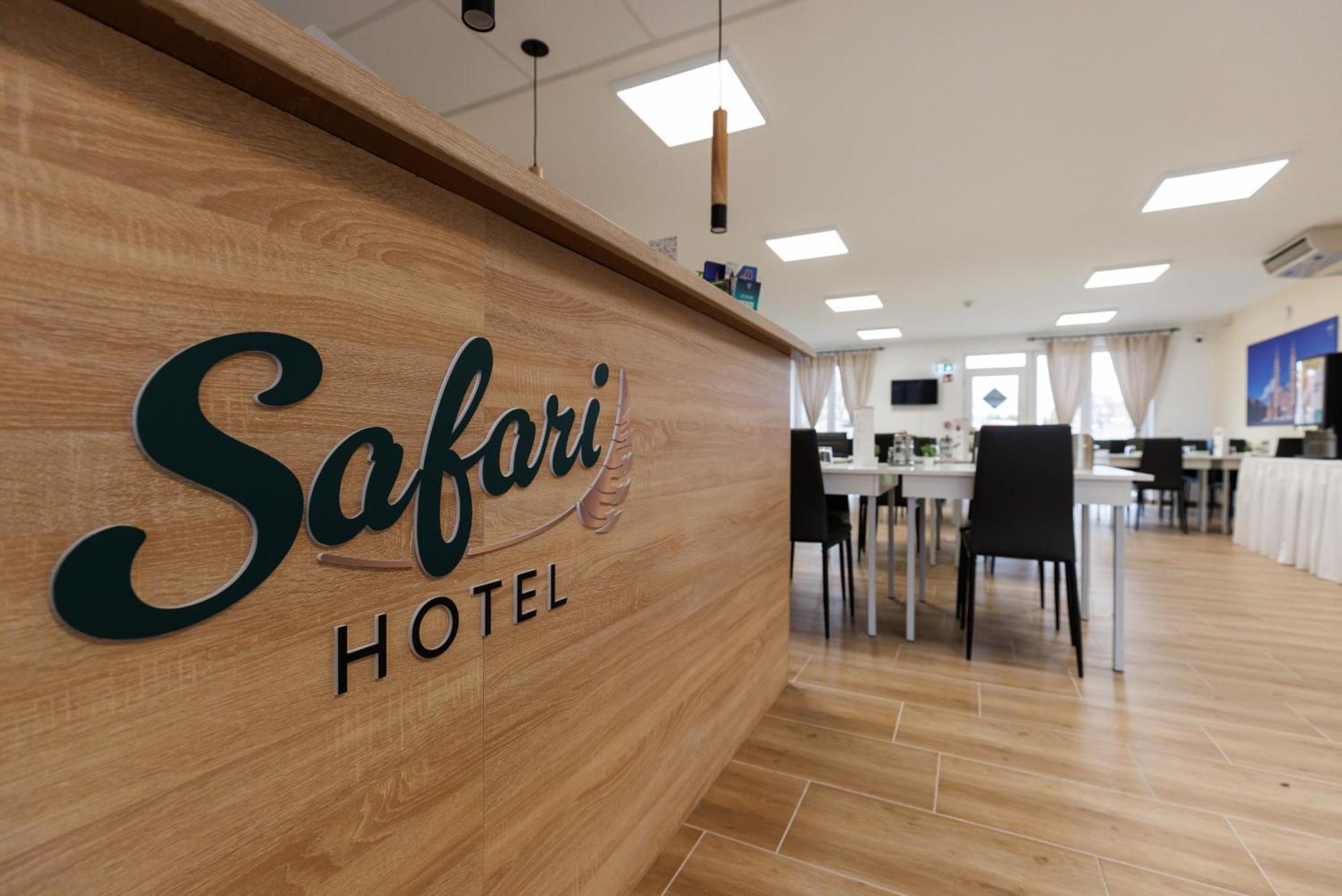 Safari Hotel セゲド エクステリア 写真